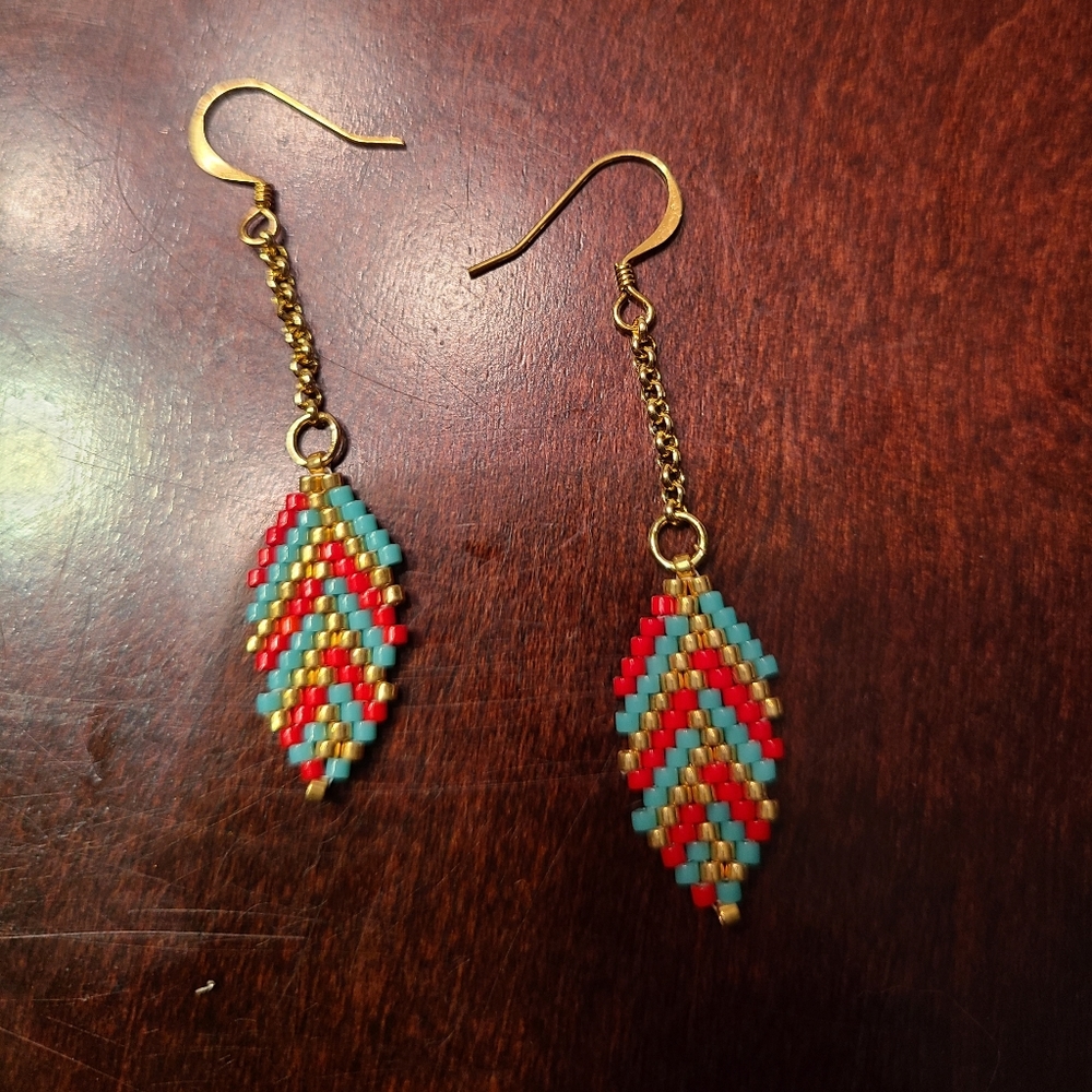 Indigenous handmade feather beaded earrings - Picture 2 of 3